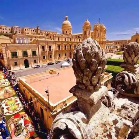 Casa Vacanza Zeus Noto Exteriör bild